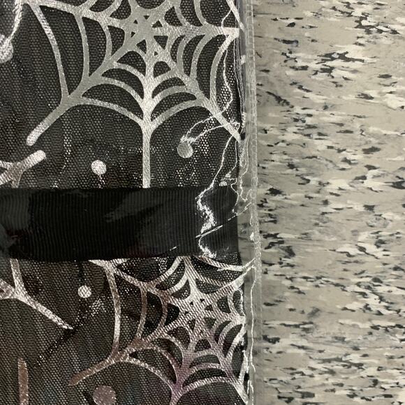 Halloween Mint & Ivy Spooky Spiderweb Spider Webs Metallic  52 X 70 Tablecloth - Picture 6 of 7